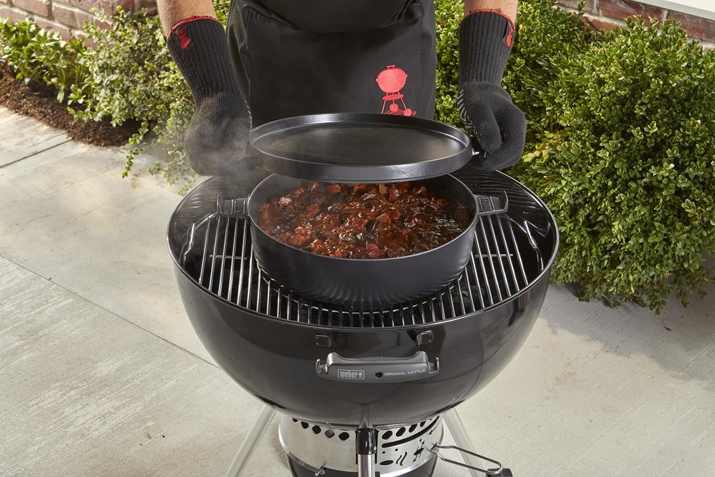 Żeliwny kociołek z żeliwną patelnią Dutch Oven 2 w 1 Weber Żeliwny kociołek z żeliwną patelnią Dutch Oven 2 w 1 Weber