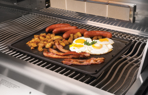 Dwustronna żeliwna płyta grillowa do grilli Rogue® 425, 525, 625 i Freestyle 425 Dwustronna żeliwna płyta grillowa do grilli Rogue® 425, 525, 625 i Freestyle 425