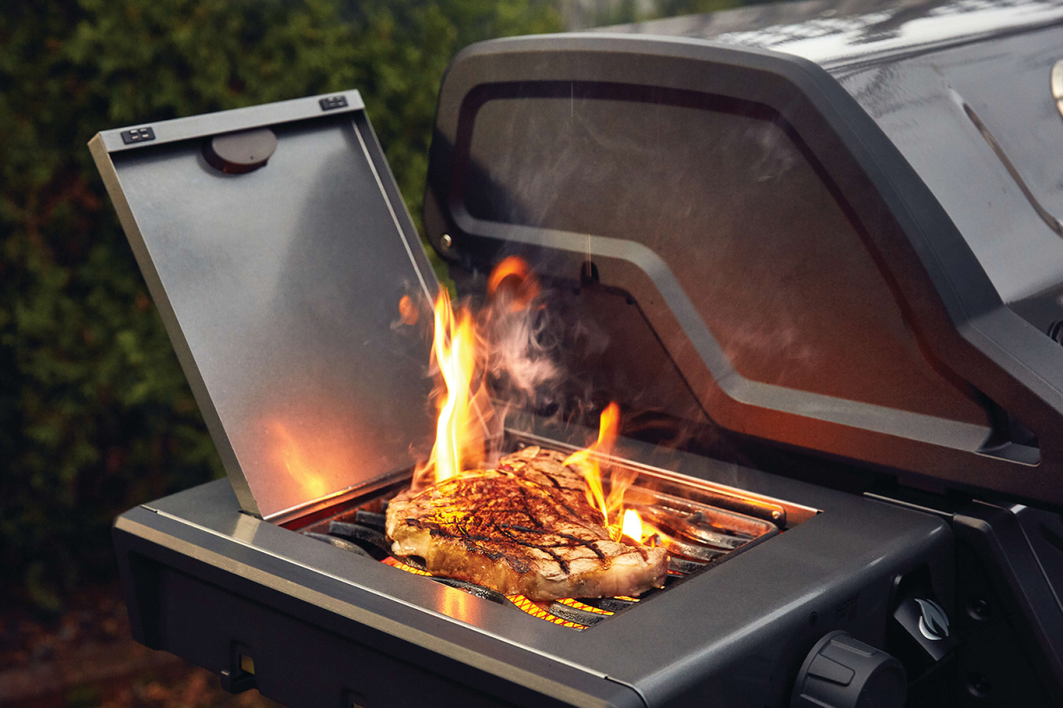 Grill gazowy Napoleon Freestyle 425 z kuchenką boczną Sizzle Zone Grill gazowy Napoleon Freestyle 425 z kuchenką boczną Sizzle Zone