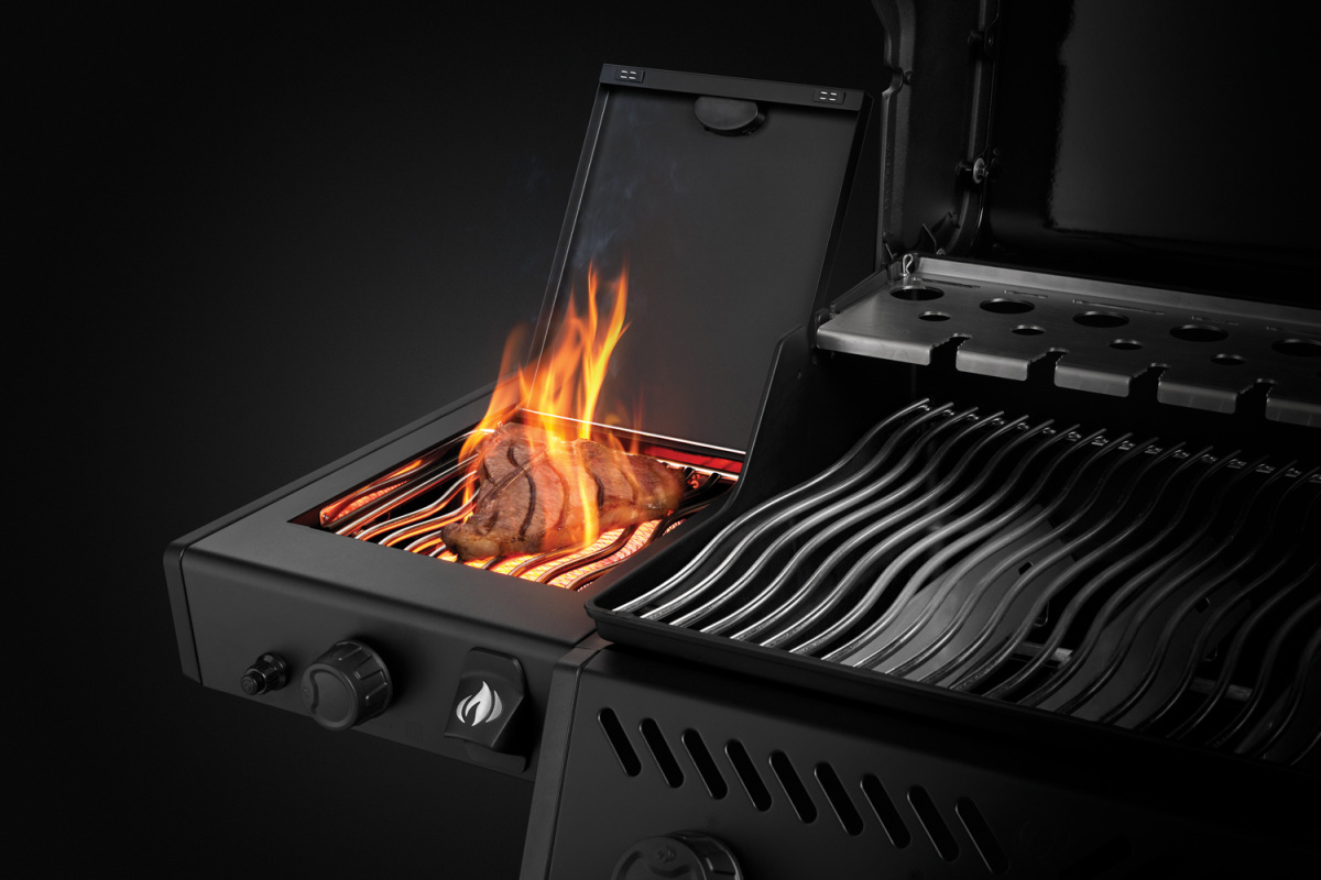 Grill gazowy Napoleon PHANTOM Freestyle 425 z palnikiem bocznym Sizzle Zone czarny mat Grill gazowy Napoleon PHANTOM Freestyle 425 z palnikiem bocznym Sizzle Zone czarny mat