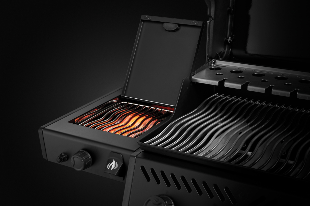 Grill gazowy Napoleon PHANTOM Freestyle 425 z palnikiem bocznym Sizzle Zone czarny mat Grill gazowy Napoleon PHANTOM Freestyle 425 z palnikiem bocznym Sizzle Zone czarny mat