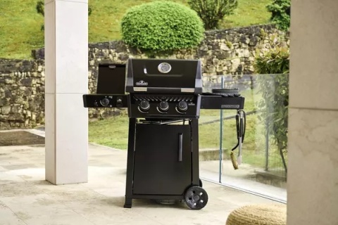 Napoleon Freestyle PRO 365 z kuchenką boczną Sizzle Zone model 2026