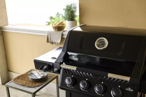 Napoleon Freestyle PRO 425 z kuchenką boczną Sizzle Zone model 2026