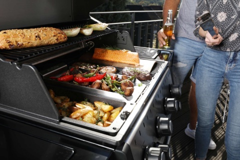 Grill gazowy Crown 490 Shadow model 2026