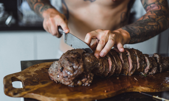 Jak grilować mięso w stylu slow cooking?